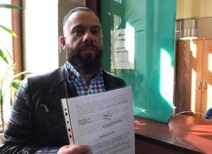 Der polnische Roma sitzt hinter Gittern in Wien, weil er einen Wagen gemietet hat. Sitzt da ein unschuldiger Mann, der durch die Fehler der österreichischen und polnischen Polizei als jener gezeigt wurde, der einen luxuriösen BMW gestohlen hat und einen ös