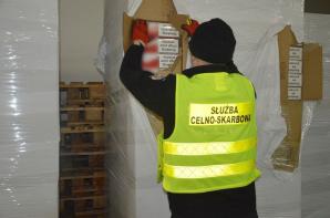 [VIDEO] Papierosy zamiast ciastek. KAS przechwyciła łotewską kontrabandę wartą ponad 7,5 mln zł, która miała przewozić do Francji