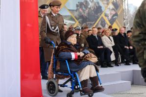 Uroczystość wręczenia sztandaru Dowództwu WOT przez Prezydenta Andrzeja Dudę