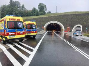 [VIDEO] Dramatyczny wypadek w tunelu Emilia na S1 -  kierowca pędził 170 km/h 
