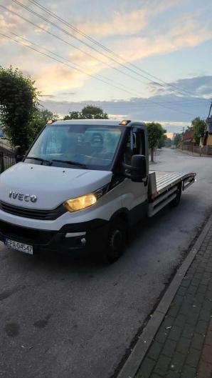 BIURO RUTKOWSKI szuka sprawcy i skradzionego pojazdu. Kradzież auto-lawety w Lutomiersku