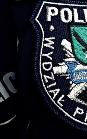 Wyprowadzili mężczyznę z palącego się pustostanu