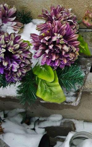 Narkotyki ukryte w grobowcu na cmentarzu w Siedlcach