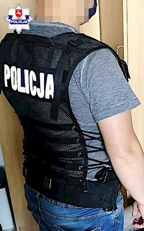 Oszuści poszukiwali „rodzinnych korzeni”. Ukradli ponad 250 000 zł.