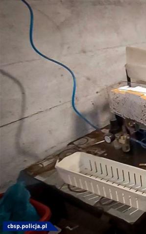 [VIDEO] Zlikwidowana fabryka papierosów, przejęte wyroby akcyzowe i amfetamina