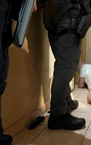 Służby z Polski, Estonii, Niemiec, Litwy i Łotwy, w ramach wspólnej operacji, rozbiły siatkę przestępczą trudniącą się organizowaniem nielegalnego przekroczenia granicy państwowej z Białorusi do państw Unii Europejskiej