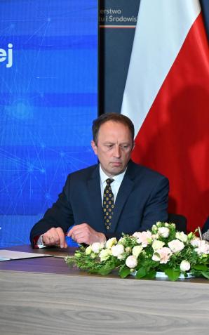 [VIDEO] O umowach dofinansowania na projekty rozbudowy i modernizacji infrastruktury elektroenergetycznej na konferencji Minister klimatu i środowiska Paulina Henning-Kloska