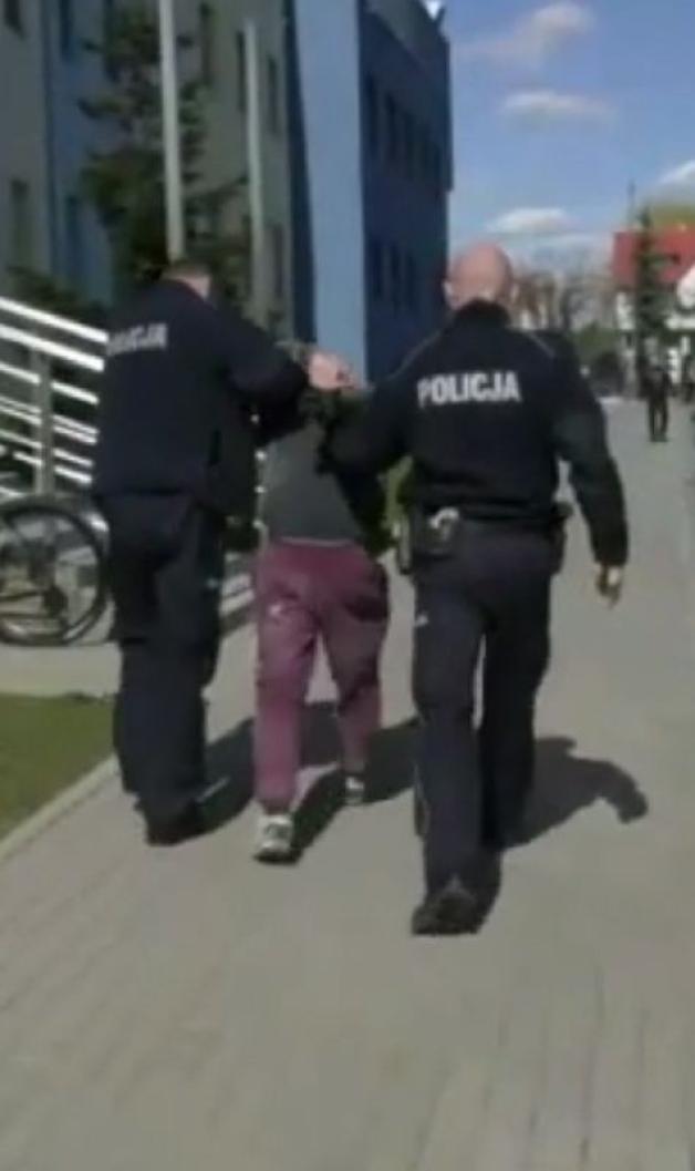 [VIDEO] Tylko kilku godzin policjanci potrzebowali na zatrzymanie podejrzewanego o atak na byłego prezydenta Siedlec