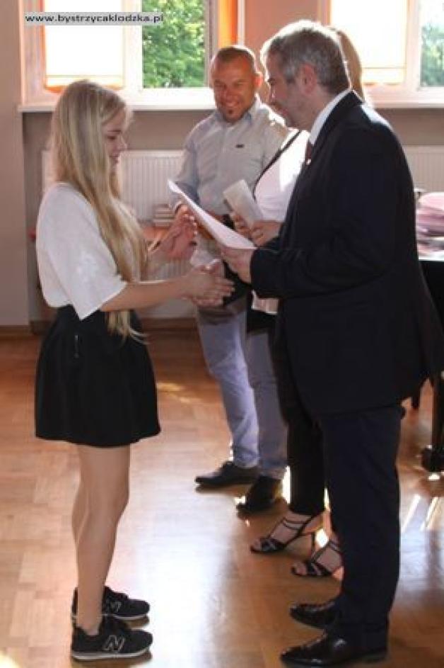 Bystrzyca Kłodzka: w szkołach zabrzmiał przedwakacyjny dzwonek