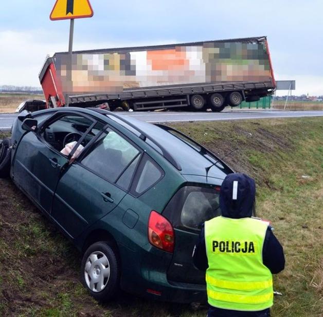 Tragiczny wypadek w powiecie polkowickim - policjanci apelują o ostrożność i rozwagę