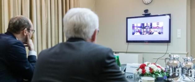 Wideokonferencja ministra Czaputowicza z szefami polskich urzędów konsularnych ws. działań na rzecz powrotu Polaków do kraju