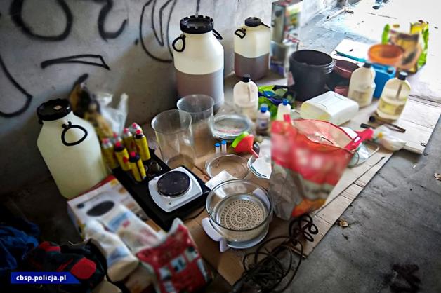 [VIDEO] CBŚP zlikwidowało dwa magazyny nielegalnej broni i laboratorium metamfetaminy