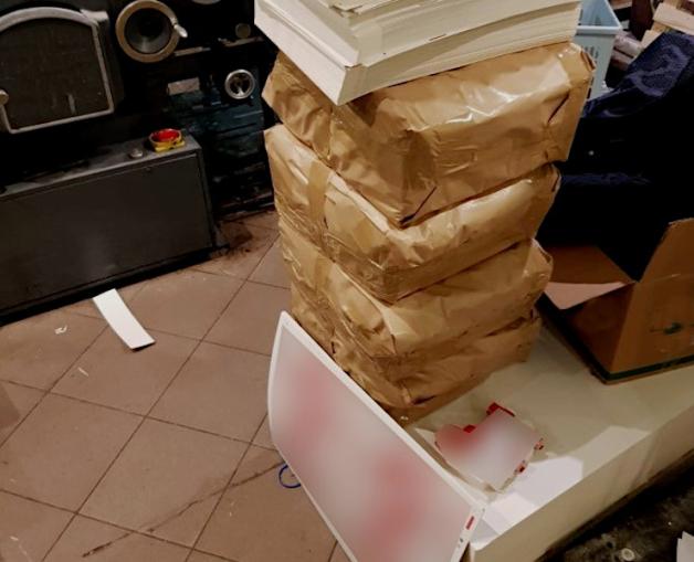 Czterech obywateli Białorusi, dwóch obywateli RP i obywatel Ukrainy zostali aresztowani za nabycie, produkcję oraz sprzedaż papierosów i krajanki tytoniowej.