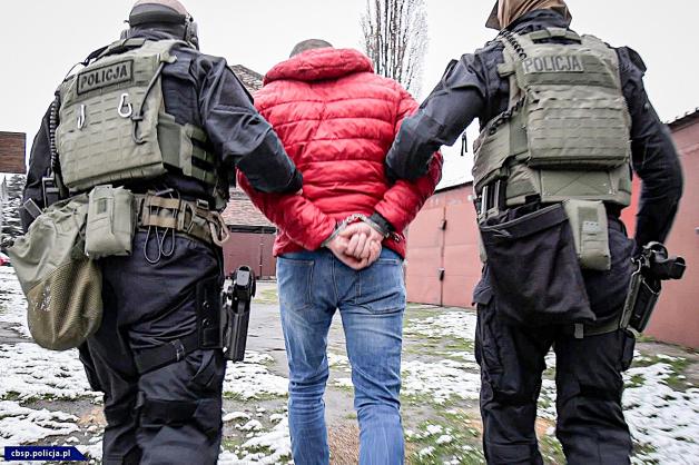 [VIDEO] Uderzenie w gang powiązany z pseudokibicami 