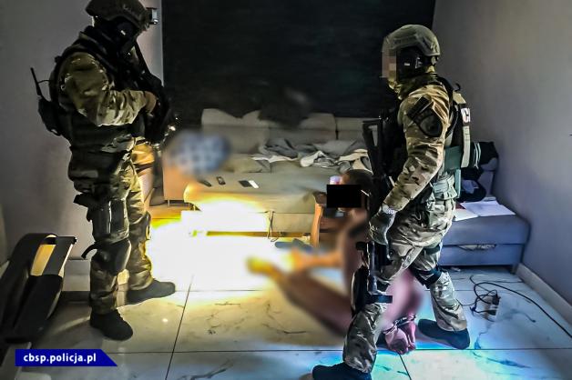 [VIDEO] Największe przejęcie narkotyków syntetycznych w Polsce – CBŚP wyeliminowało blisko tonę środków psychotropowych